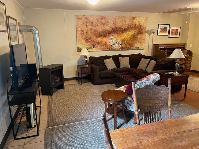 Building Photo - 158 S Hartson St