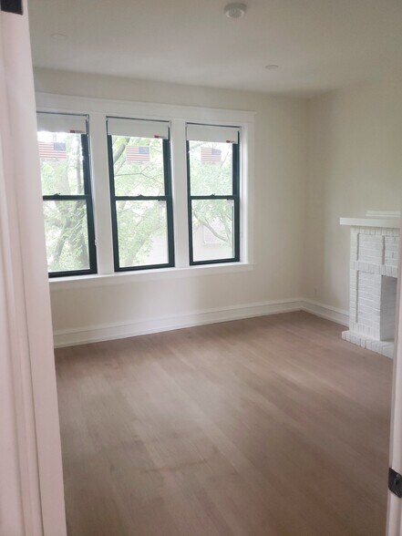 Building Photo - 4638 N Hamilton Ave