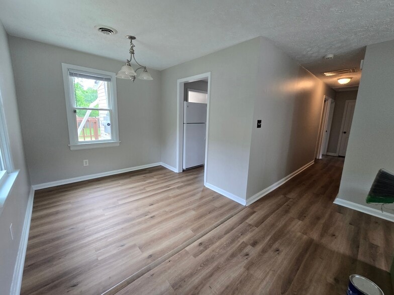 Building Photo - 1115 Stewart Dr