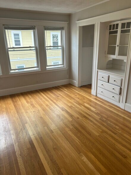 Building Photo - 48 Standish St