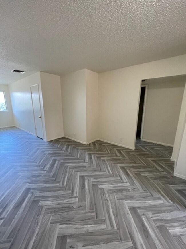 Building Photo - 8439 E Coronado Rd