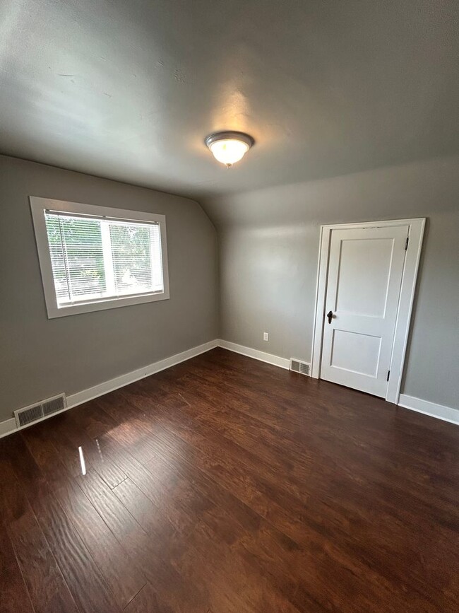 Building Photo - Cozy 3BR Home with Modern updated in Hopew...