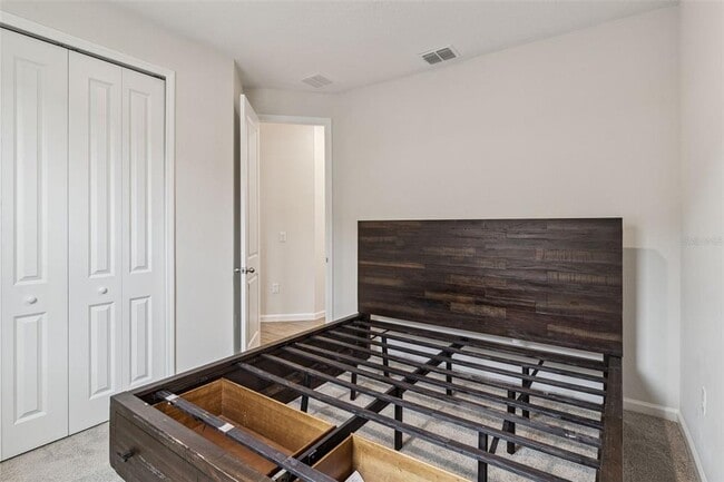 Building Photo - 654 Heritage Sq Dr