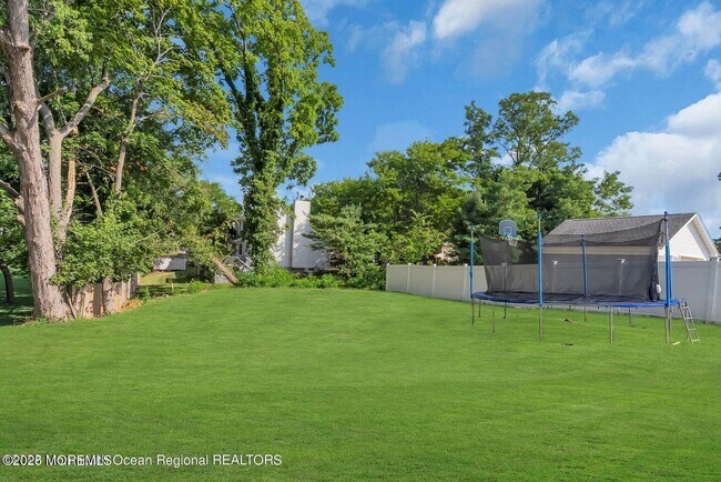 Building Photo - 373 W Park Ave