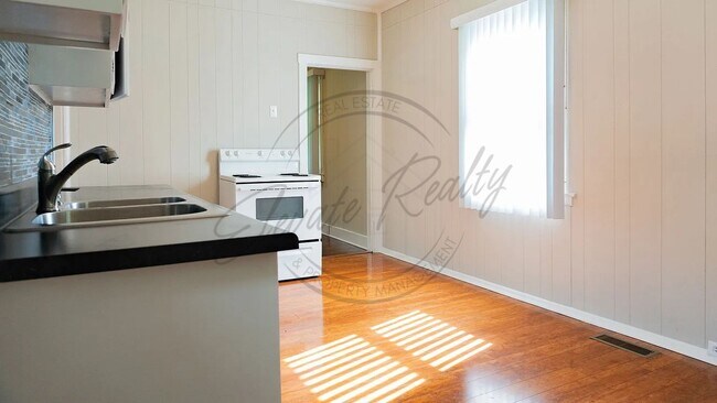 Building Photo - Charming 3-Bedroom Home with a Basement in...