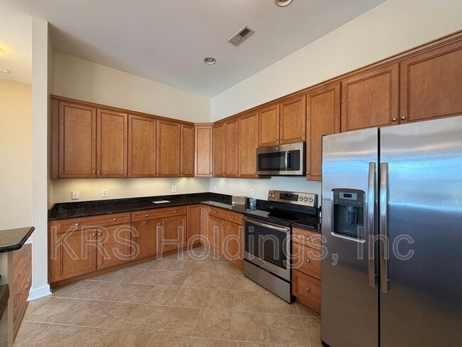 Building Photo - 670 Town Center Dr