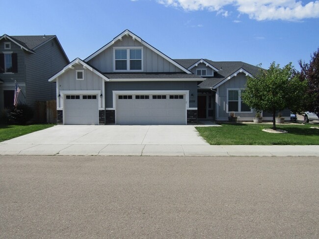 Building Photo - 5299 N Zamora Way