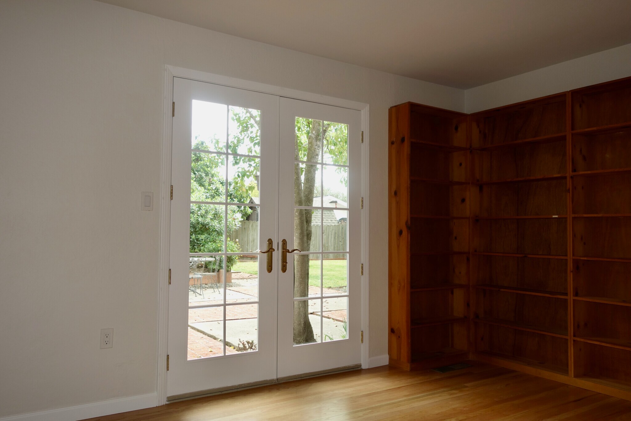 Building Photo - 609 Maureen Ln