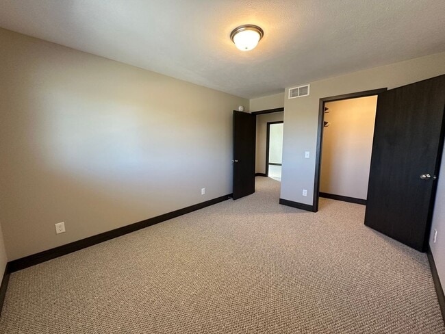 Building Photo - Newer Build - Four Bedroom Duplex in Caledonia!