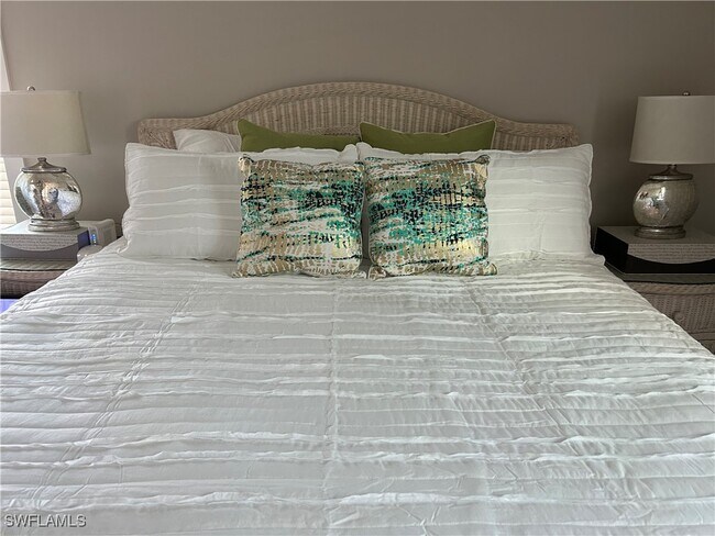 Building Photo - 1910 Gulf Shore Blvd N