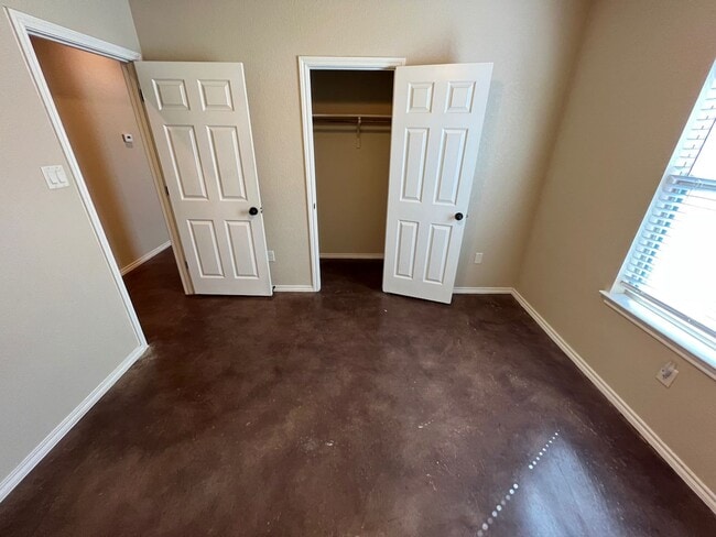 Building Photo - Luxury 3/2 duplex in NBTX