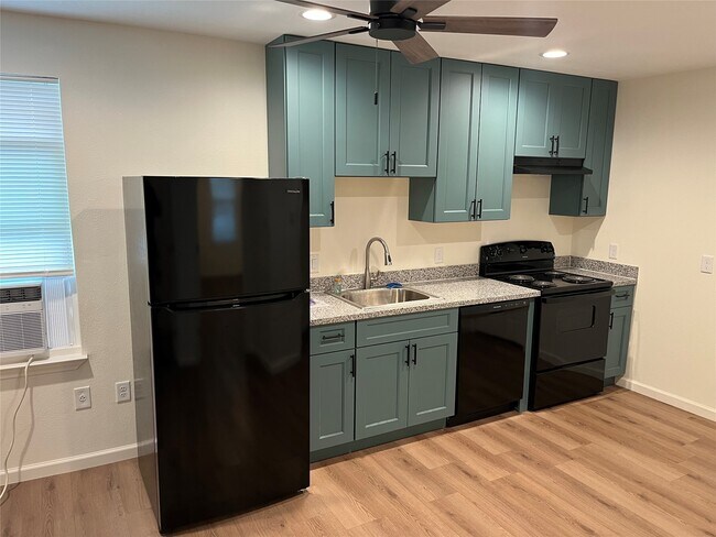 Building Photo - 535 Plymouth St