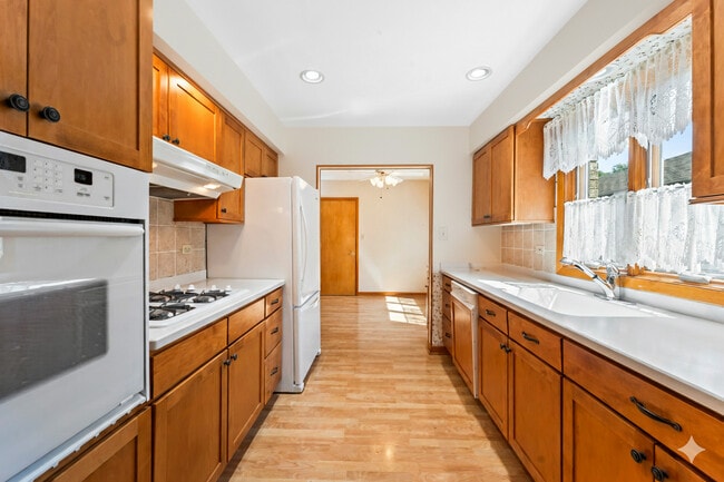 Building Photo - 407 E Berkshire Ln