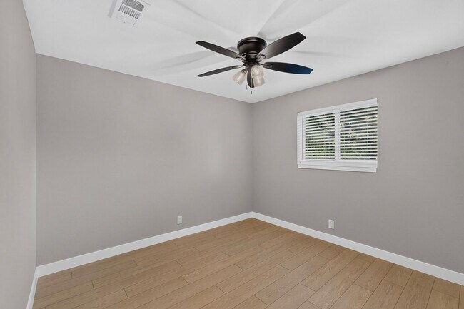 Building Photo - 2606 Hilldale Blvd