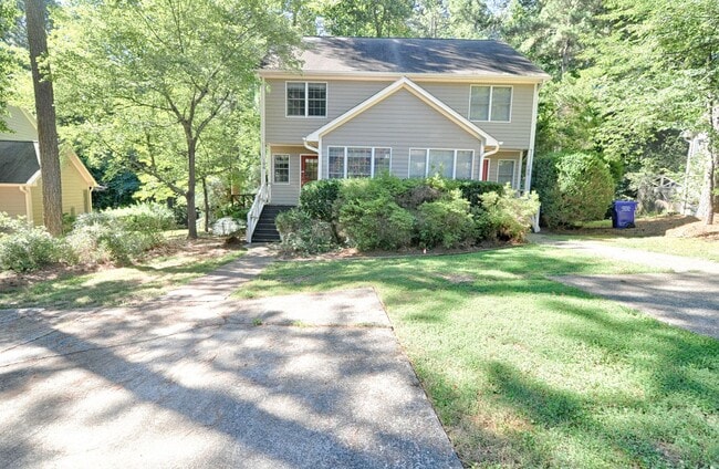 Building Photo - Townhouse close to UNC-CH!
