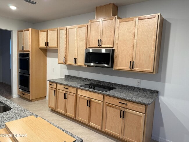 Building Photo - 1996 Greenborough St