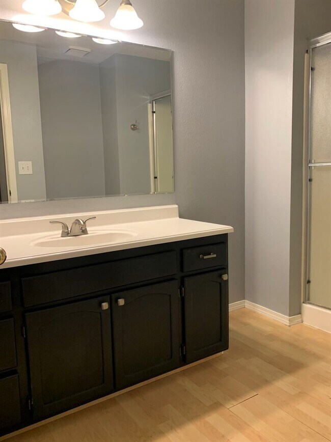 Building Photo - Charming 3 bed 2 bath home in a quiet Boise Neighborhood just off Glenwood and Hill Rd.