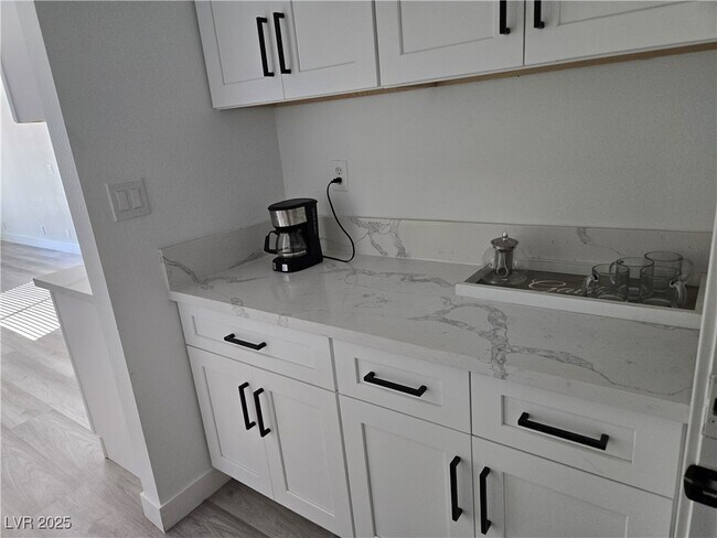 Building Photo - 1405 Termas