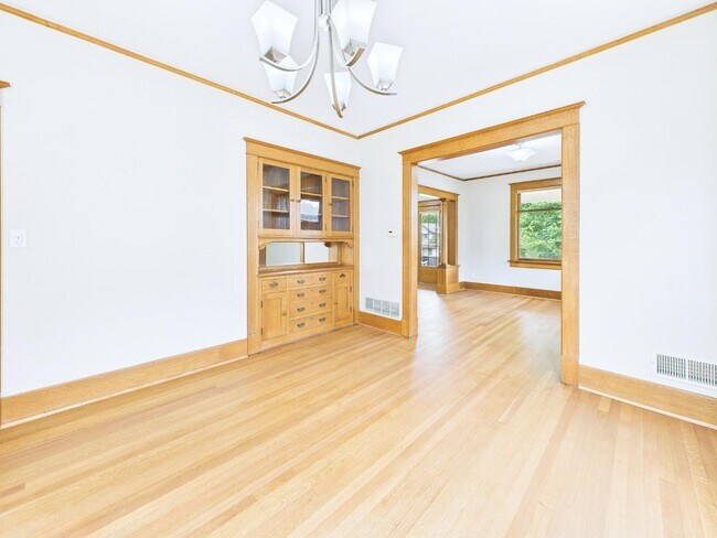 Building Photo - 1522 Park Wild Ave