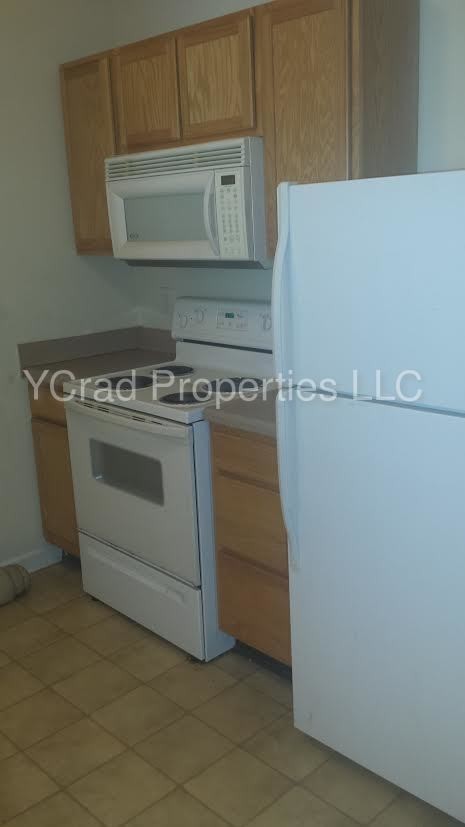 Building Photo - 1br/1ba Room, Total Electric, Community Pool