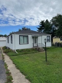 Building Photo - Two Bedroom One Bathroom Home in Machesney...