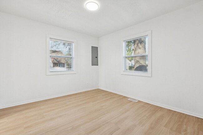 Building Photo - Newly renovated! Beautiful 2 bed, 1 bath home in historic Cradock.