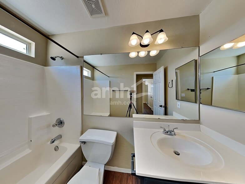 Building Photo - 7463 E Natal Ave