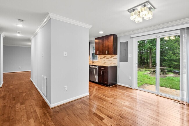 Building Photo - 4 Bedroom, 2.5 Bath Single Family Home in ...