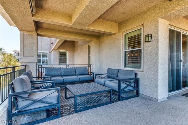 Building Photo - 9216 Tesoras Dr