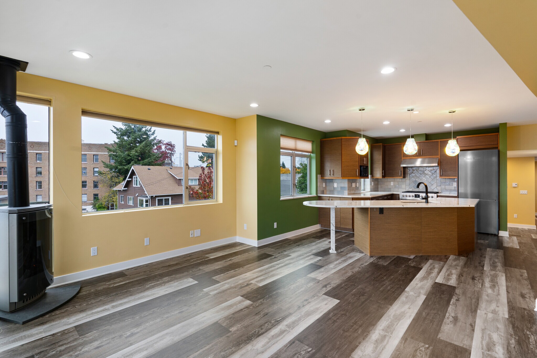 Lvng Rm to Ktchn - 2731 Boylston Ave E