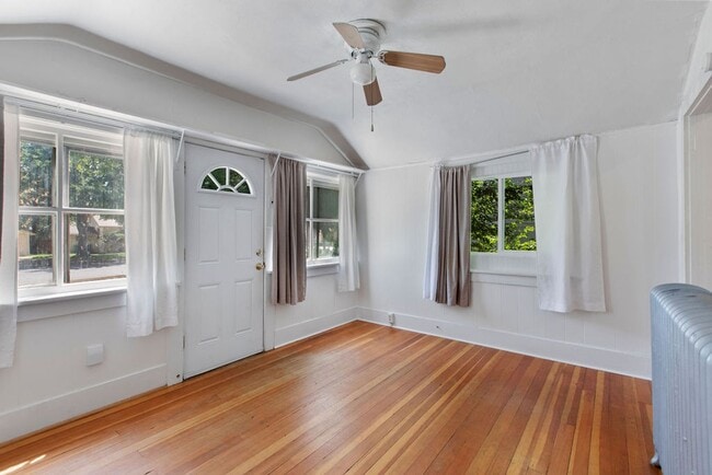 Building Photo - 205 N Sherwood St