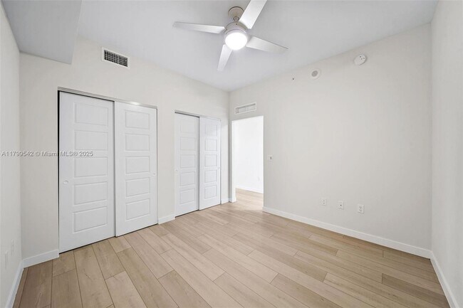 Building Photo - 555 NE 8th St