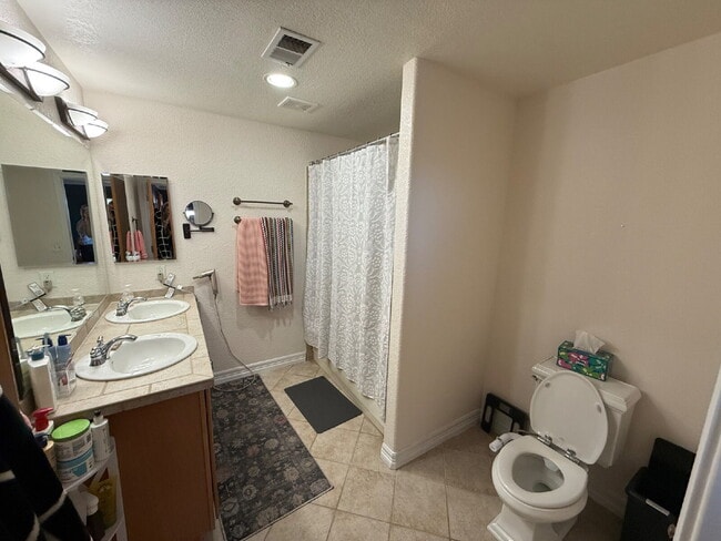 Building Photo - "Charming 3-Bedroom Duplex in Castle Rock"    Spacious 1806 Sq Ft, 2.5 Baths!  Available - NOW