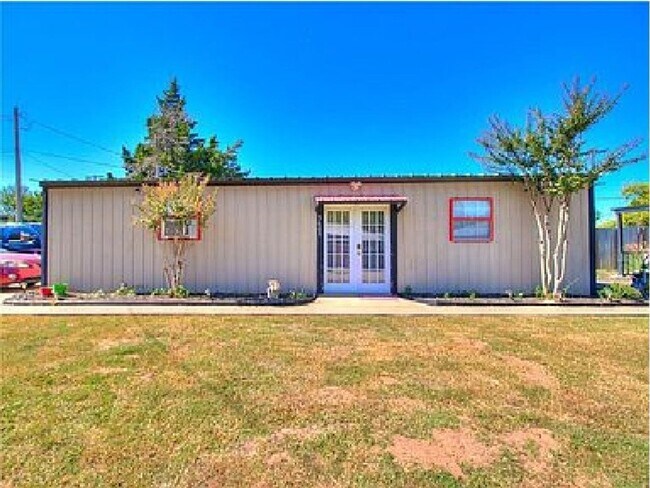 Building Photo - 3609 SW 12th St