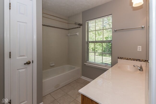 Building Photo - 10768 Belair Dr