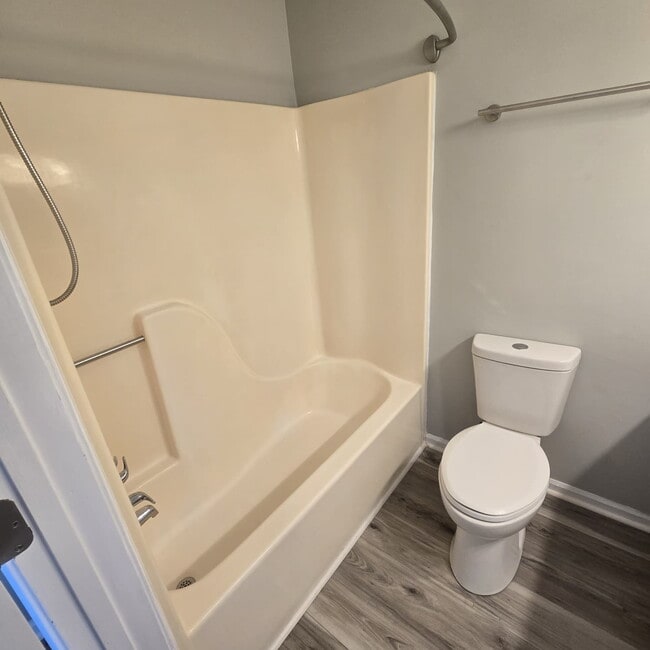 Building Photo - @ Bedroom Townhome conveniently located near the interstate, hospital, airport, entertainment and...