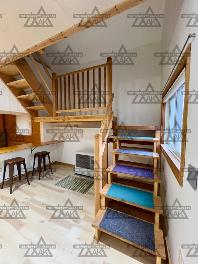 Building Photo - Cozy 1-Bedroom Loft Home with Office & Covered Deck/Sorry no pets