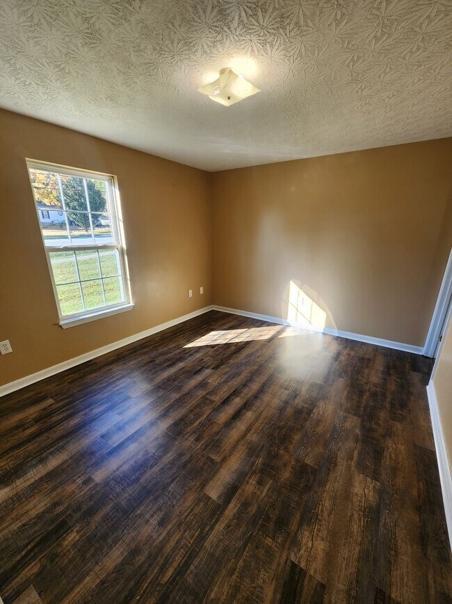 Building Photo - Spacious 2 bedroom 2 full bath first floor apartment for rent!!