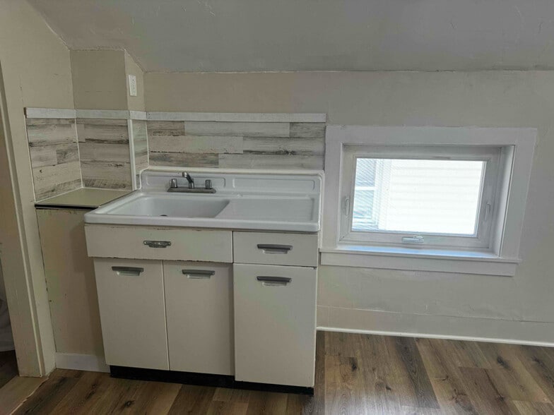 Building Photo - 452 N Market St