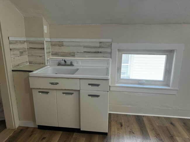 Building Photo - 452 N Market St