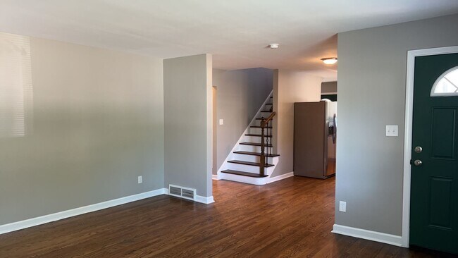 Building Photo - 3 Bed, 1.5 Bath Single Family Home - Upper Arlington, OH