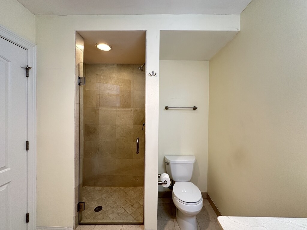 Building Photo - 4440 N Dover St