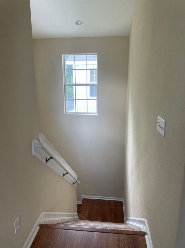 Building Photo - 2/2 Condo In Oakleaf Plantation!