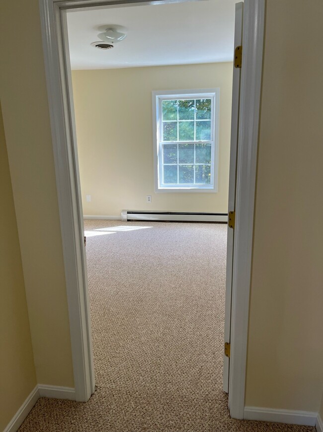 Building Photo - 14 Ledges Ct