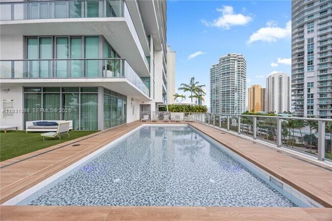 Building Photo - 300 Sunny Isles Blvd