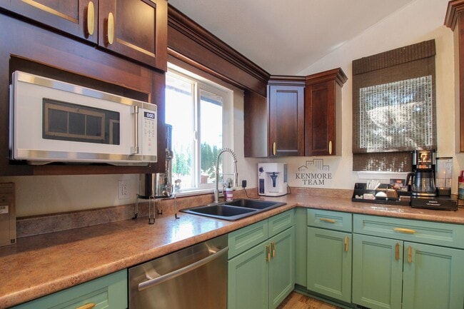 Building Photo - FURNISHED: 5 Bedroom, 2 Bath Home in Kennewick