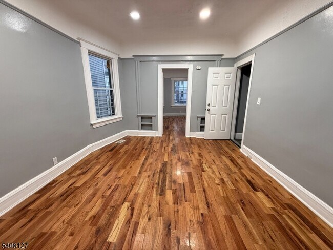 Building Photo - 44 N 16th St