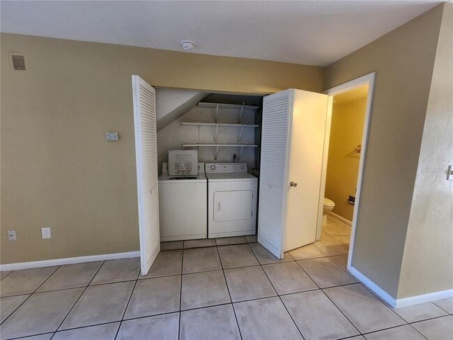 Building Photo - 702 SW 70th Terrace
