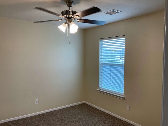 Building Photo - 13206 Ambrosa Dr