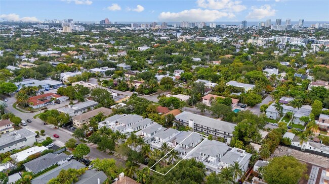 Building Photo - 218 NE 15th Ave